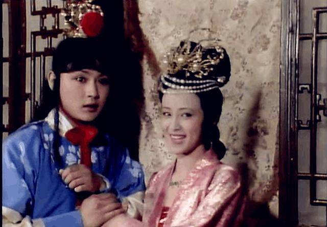 为何说秦可卿是宝玉第一个偷试对象？书中的五个细节让人心生怀疑-2