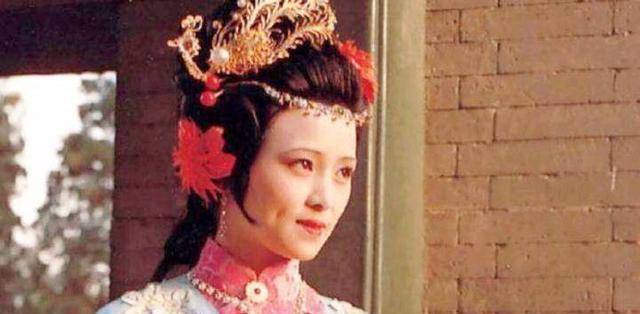 为何说秦可卿是宝玉第一个偷试对象？书中的五个细节让人心生怀疑-3