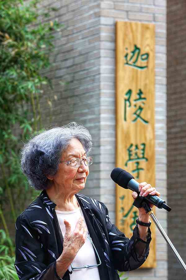 2024年,这些离开的文学大家曾为我们审视时代-2 2024年,这些离开的文学大家曾为我们审视时代-2