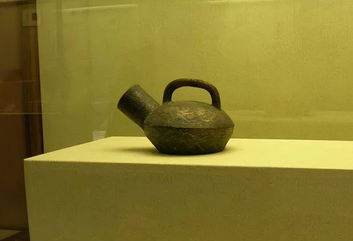 古代“夜壶”口那么小,女人怎么用?看完瞬间明白了,古人真聪明-4 古代“夜壶”口那么小,女人怎么用?看完瞬间明白了,古人真聪明-4